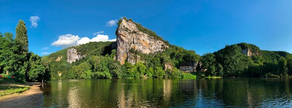 Comment organiser un séjour en Dordogne avec des visites de grottes préhistoriques et des ateliers de peinture?